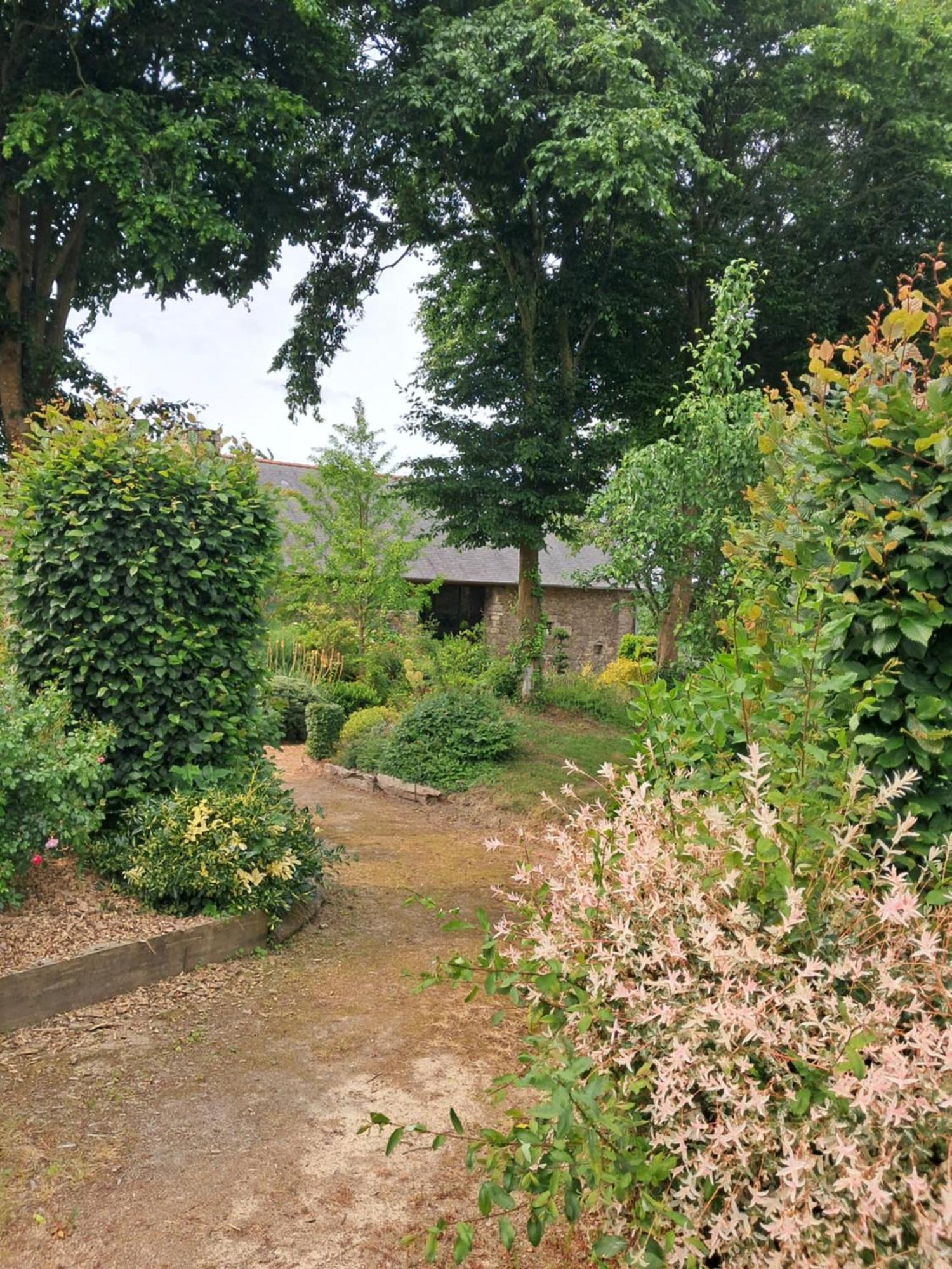 Aux Greniers A Reves Bed & Breakfast Plestan Exterior photo