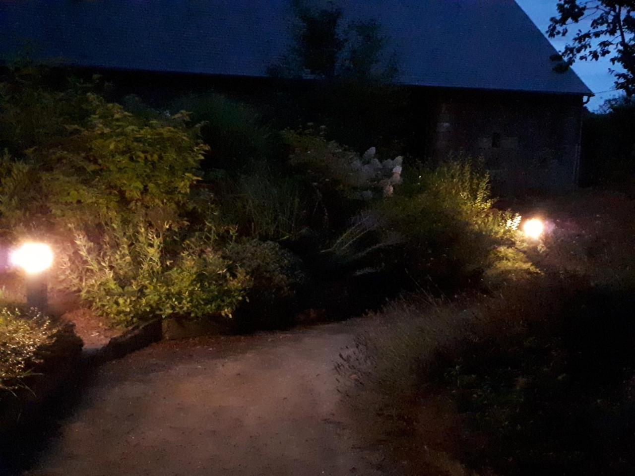 Aux Greniers A Reves Bed & Breakfast Plestan Exterior photo